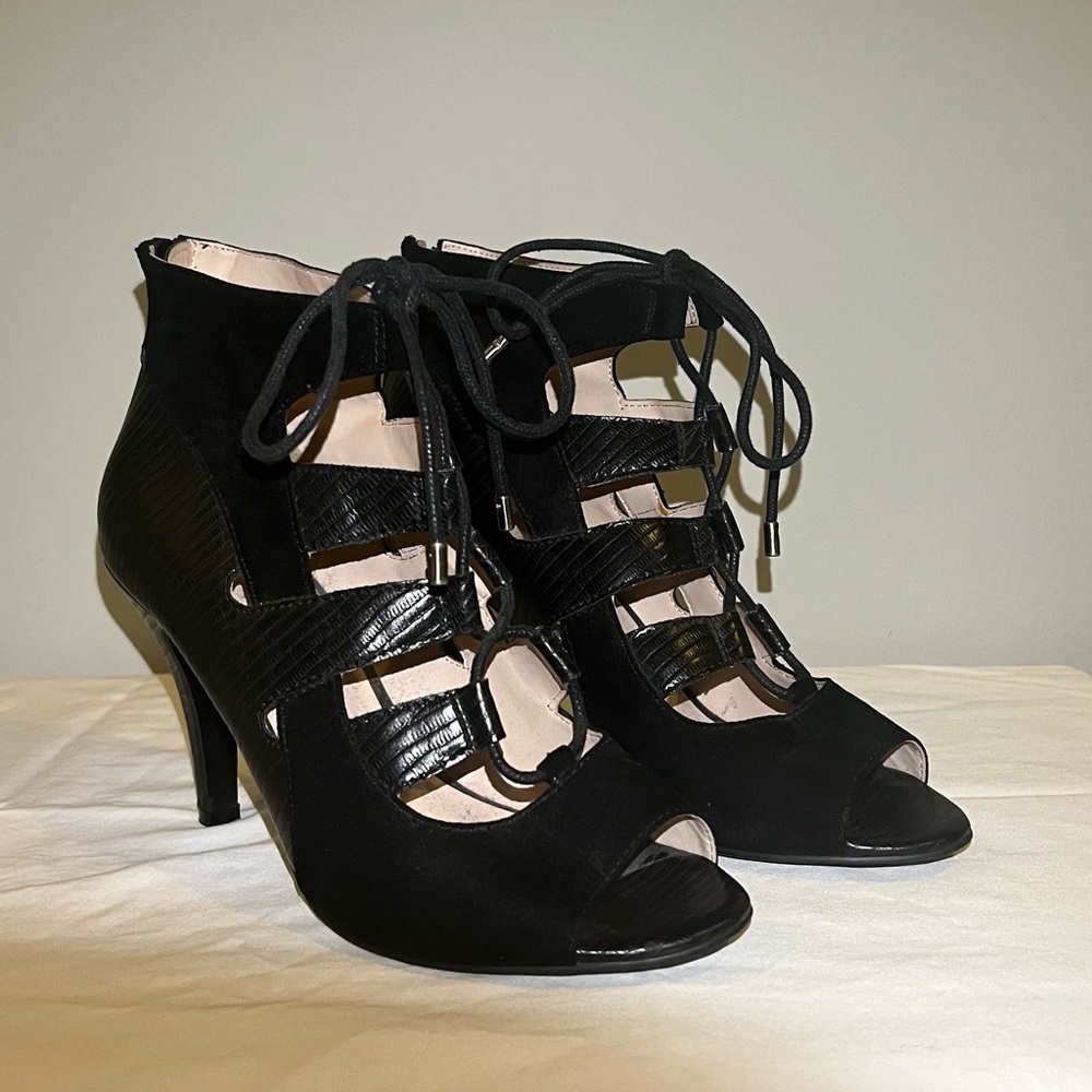 2000s Black Asymmetrical Pattern Open-Toe Pumps